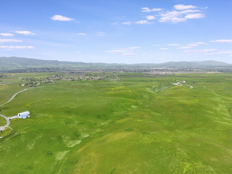 2000 John Smith Rd, Hollister, CA à vendre - Photo de l’immeuble – Image 2 sur 24
