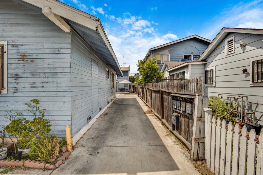 1081 Cherry Ave, Long Beach, CA à vendre - Photo de l’immeuble – Image 2 sur 9