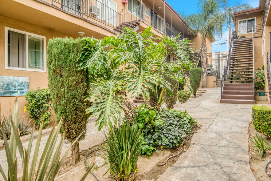 4023-4027 W 28th St, Los Angeles, CA à vendre - Photo de l’immeuble – Image 3 sur 14