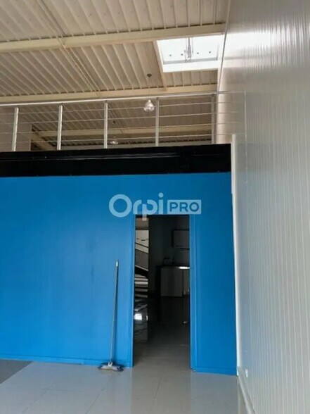 Local commercial dans Bétheny à louer - Photo de l’immeuble – Image 3 sur 9