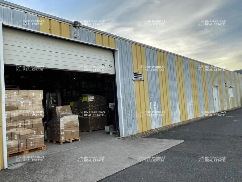 Local d’activités dans Ingré à louer - Photo de l’immeuble – Image 2 sur 11