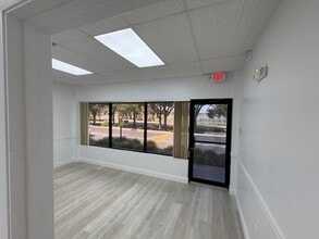 4990 SW 52nd St, Fort Lauderdale, FL à louer Photo intérieure– Image 2 sur 6