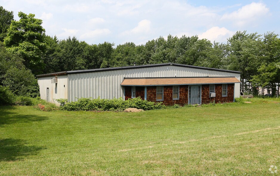 122 Napco Dr, Terryville, CT à vendre - Photo de l’immeuble – Image 2 sur 2