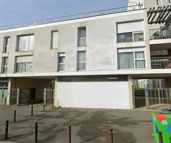 Local commercial dans Stains à louer - Photo de l’immeuble – Image 3 sur 4