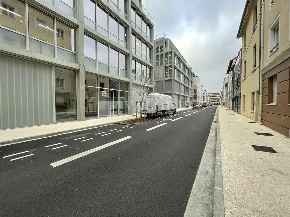 Bureau dans Villeurbanne à louer Photo de l’immeuble– Image 1 sur 10