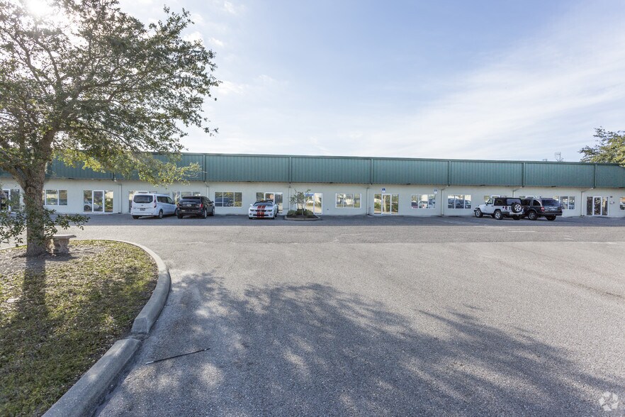 1550-1582 Global Ct, Sarasota, FL à vendre - Photo de l’immeuble – Image 2 sur 7