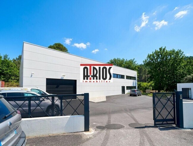 Plus de détails pour Local d’activités à vendre
