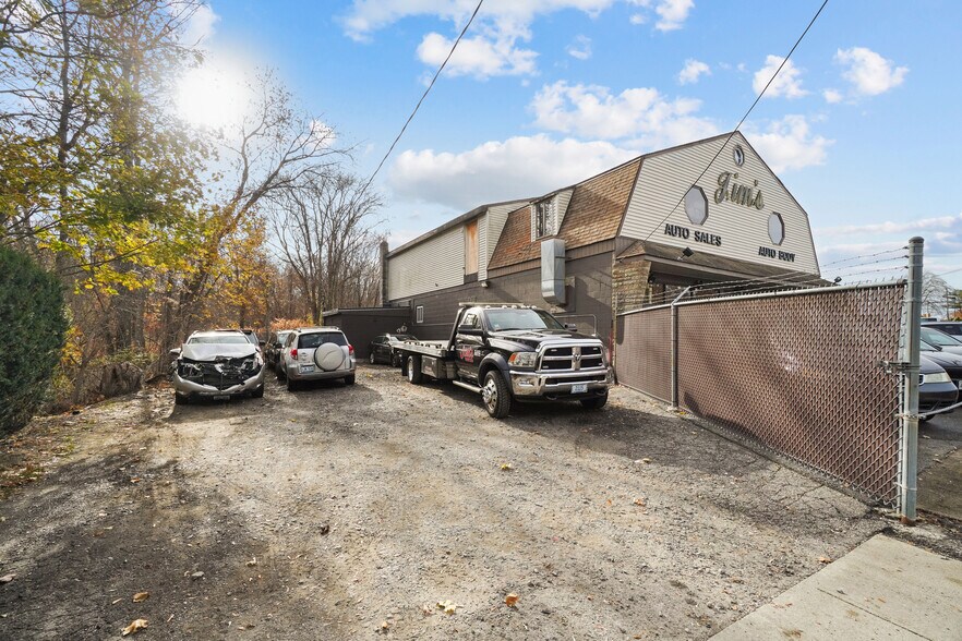 1153 Central Ave, Pawtucket, RI à vendre - Photo de l’immeuble – Image 1 sur 11