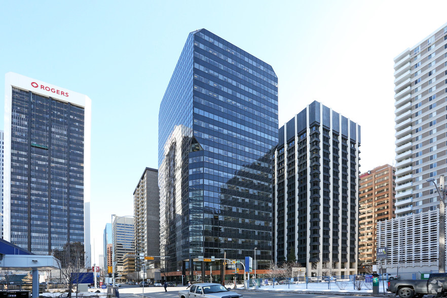 555 4th Ave SW, Calgary, AB à vendre - Photo de l’immeuble – Image 3 sur 4
