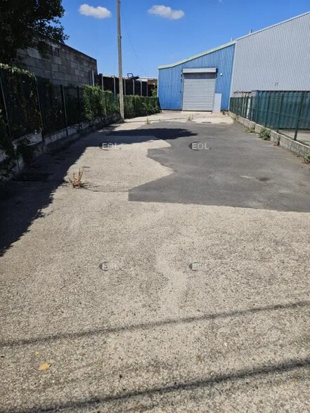 Local d’activités dans Villeneuve-le-Roi à louer - Photo de l’immeuble – Image 2 sur 8