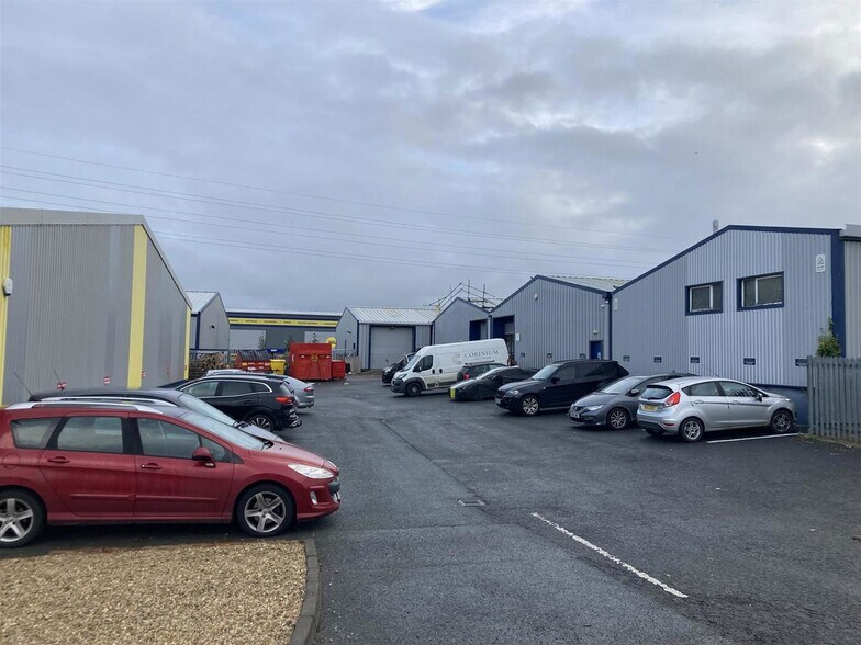 Kingsditch Trading Estate, Cheltenham à louer - Photo de l’immeuble – Image 3 sur 6