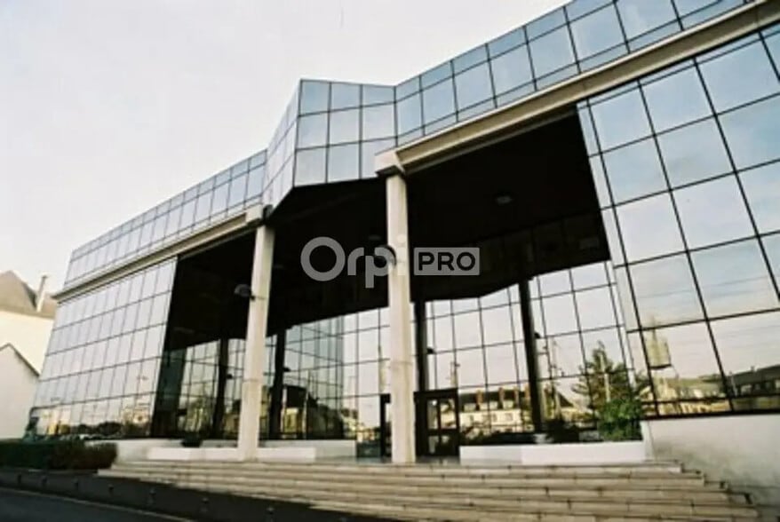Bureau dans Compiègne à louer - Photo de l’immeuble – Image 3 sur 6