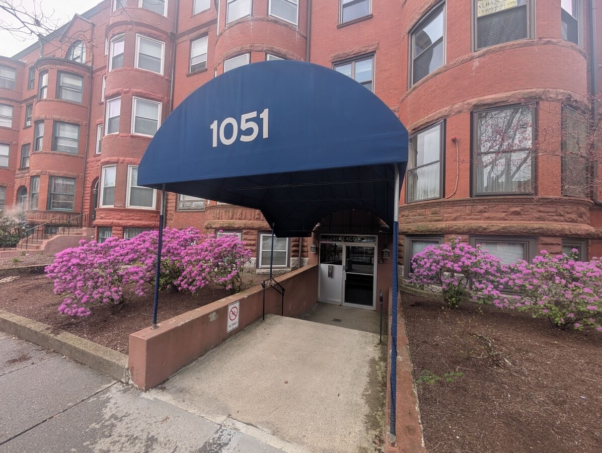 1051 Beacon St, Brookline, MA 02446 - Lot 408 - - Photo intérieure - Image 2 of 12