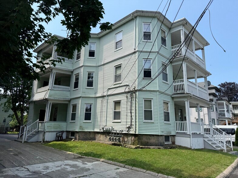 34 Hillberg Ave, Brockton, MA à vendre - Photo de l’immeuble – Image 2 sur 9