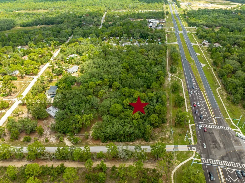 11105 Commercial Way, Weeki Wachee, FL à vendre - Photo de l’immeuble – Image 3 sur 33