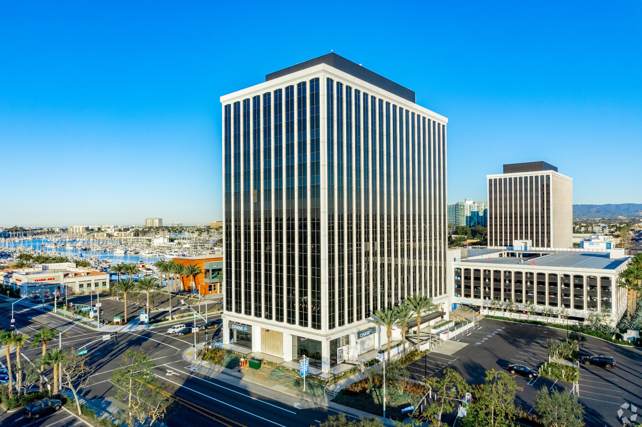 4676 Admiralty Way, Marina Del Rey, CA à louer Photo de l’immeuble– Image 1 sur 12