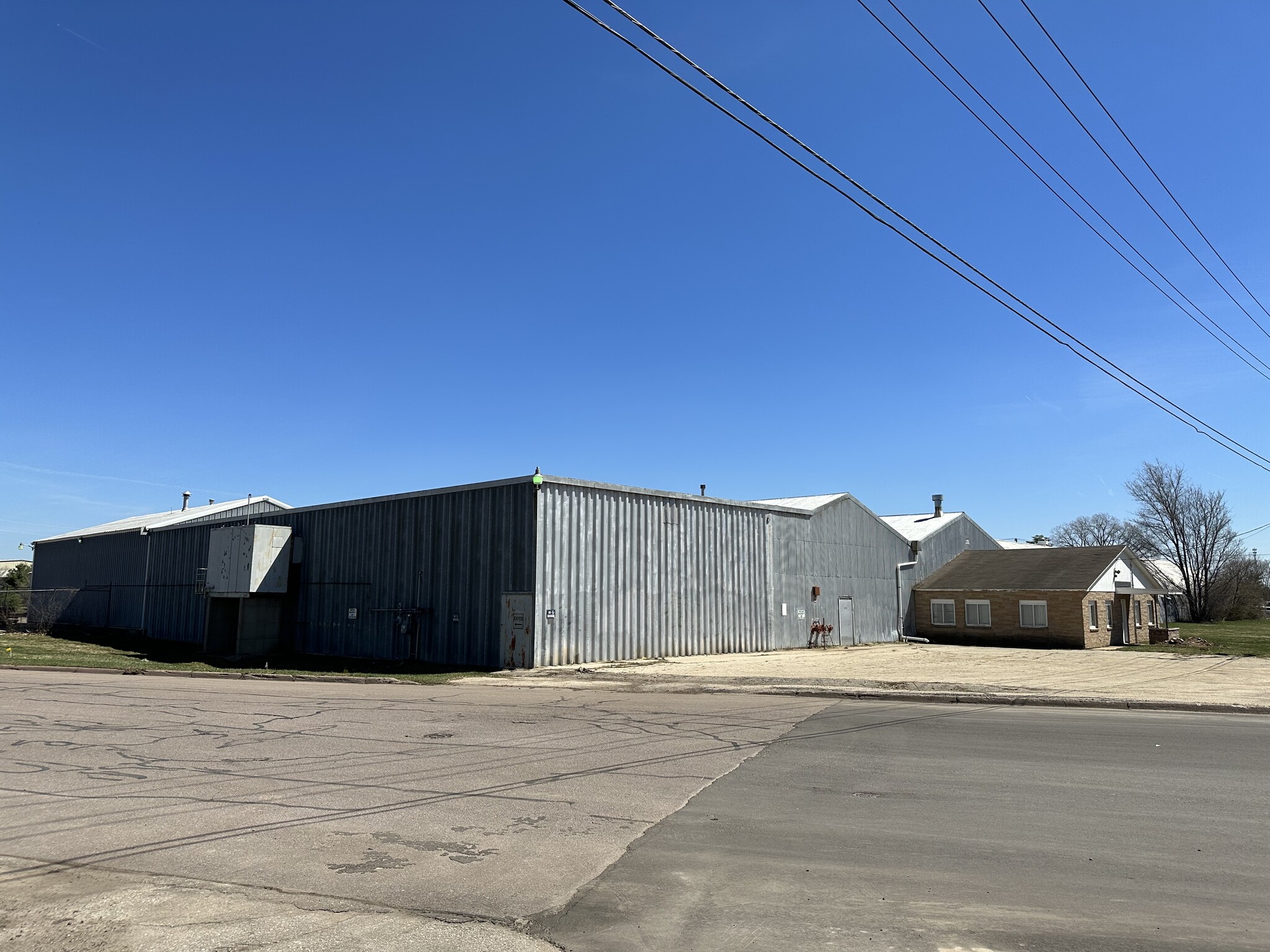 223 County Road A, Black River Falls, WI à louer Photo de l’immeuble– Image 1 sur 6