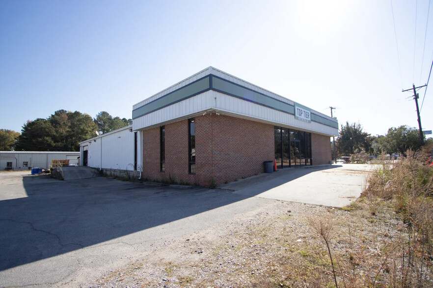 826 Chris Dr, West Columbia, SC à vendre - Photo principale – Image 1 sur 6