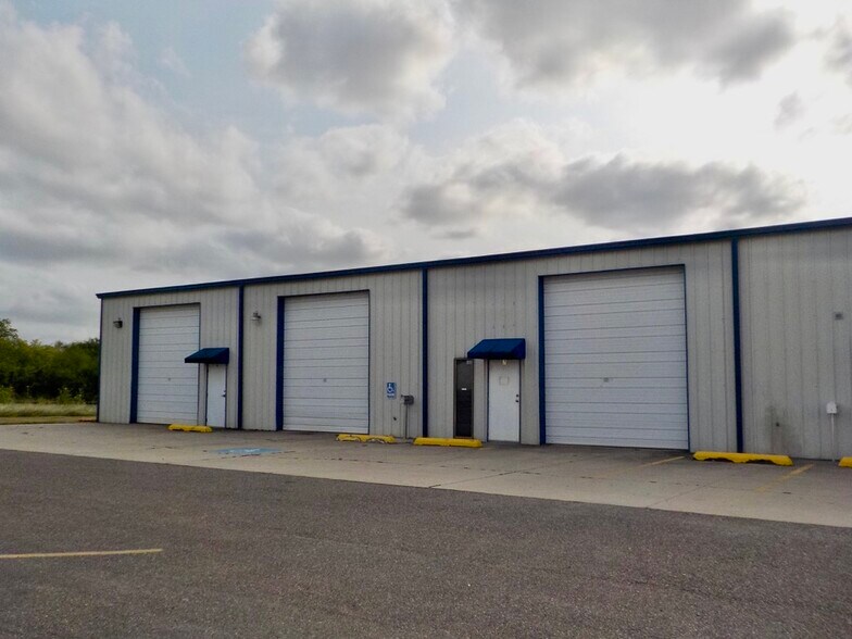 2125 N 77 Sunshine Strip, Harlingen, TX à louer - Photo de l’immeuble – Image 1 sur 19