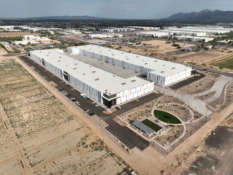 NEC of Celebrate Life Way & Bullard Ave, Goodyear, AZ à louer - Photo de l’immeuble – Image 2 sur 7