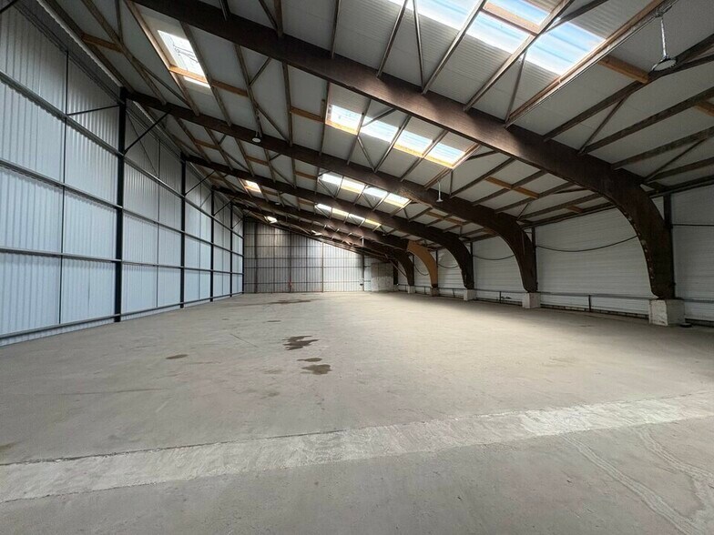 Industriel/Logistique dans Bassens à louer - Photo de l’immeuble – Image 3 sur 5