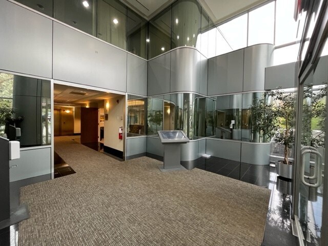 118 N Bedford Rd, Mount Kisco, NY à louer - Photo intérieure – Image 2 sur 12