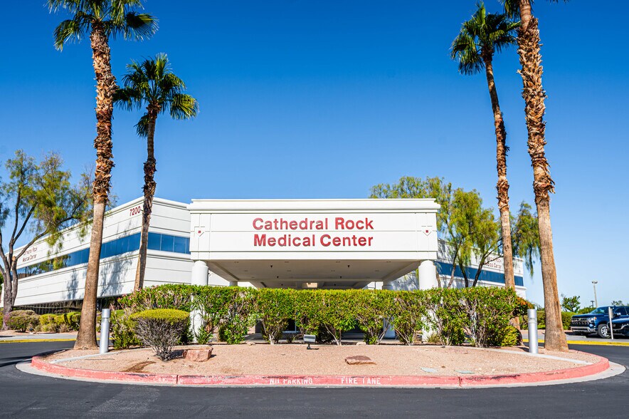 7200 W Cathedral Rock Dr, Las Vegas, NV à vendre - Photo de l’immeuble – Image 3 sur 38