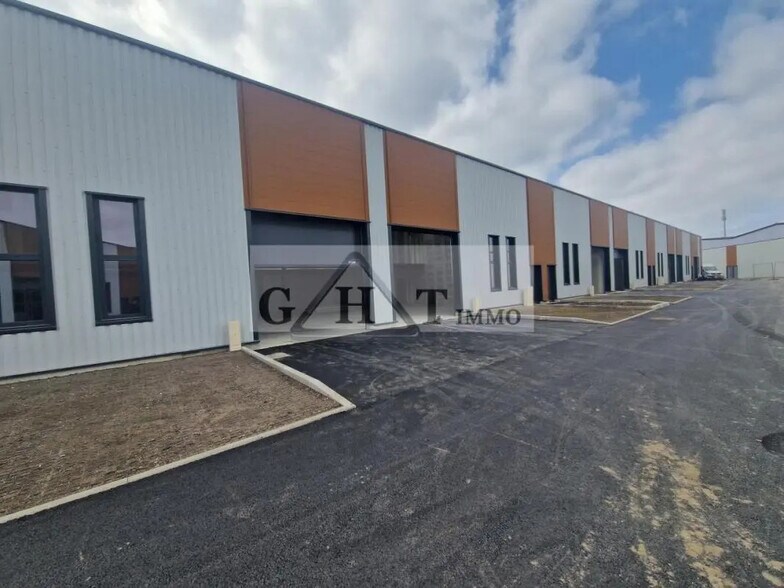 Industriel/Logistique dans Stains à louer - Photo de l’immeuble – Image 1 sur 5