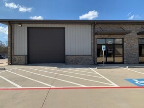 6427 Highway 105, Conroe, TX à louer Photo de l’immeuble– Image 1 sur 11