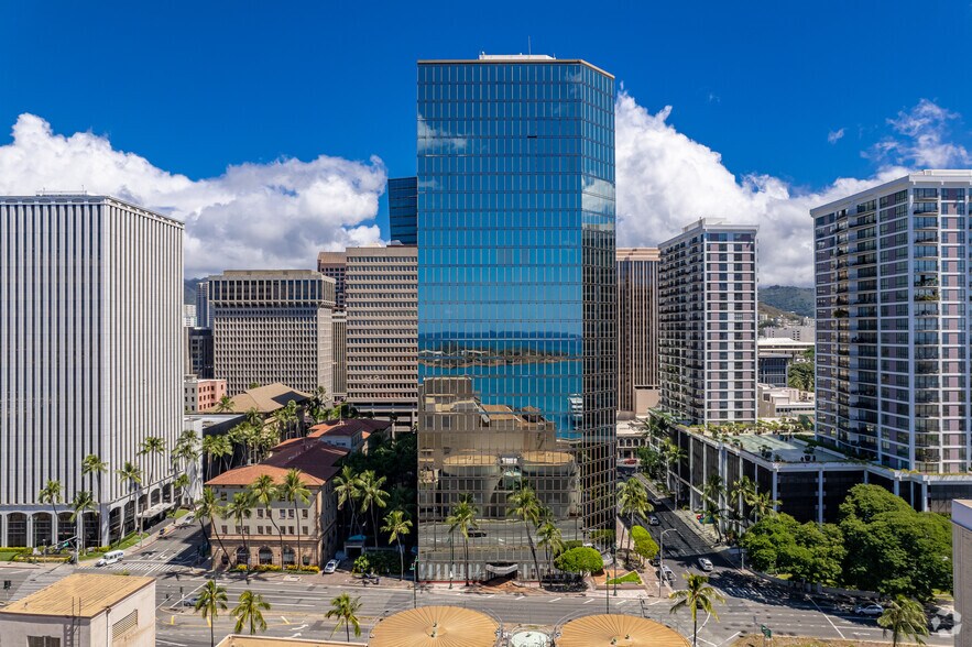 733 Bishop St, Honolulu, HI à louer - Photo de l’immeuble – Image 2 sur 28