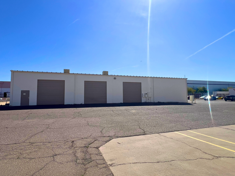 802 S 56th Ave, Phoenix, AZ à louer - Photo de l’immeuble – Image 2 sur 7