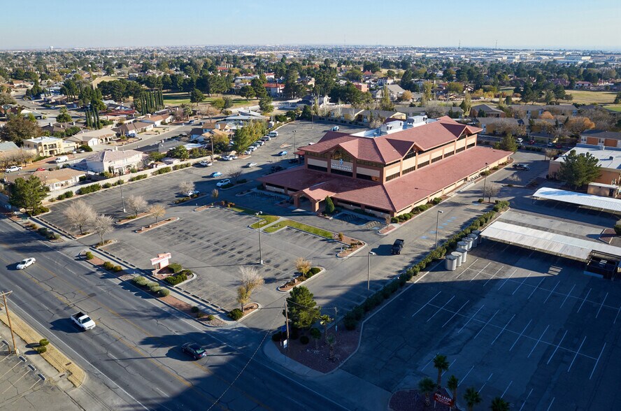 2400 Trawood Dr, El Paso, TX à louer - Photo de l’immeuble – Image 3 sur 4