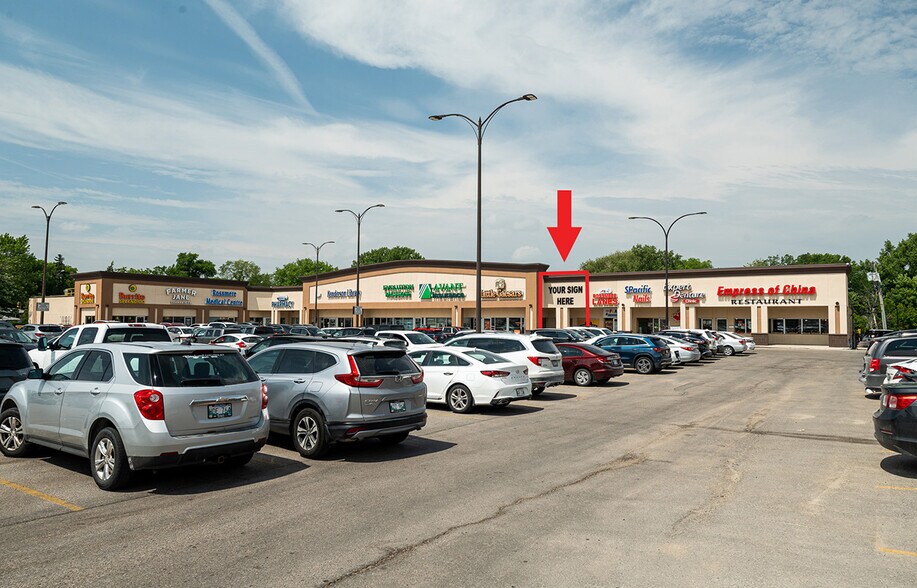 1050 Henderson Hwy, Winnipeg, MB à louer - Photo de l’immeuble – Image 1 sur 6