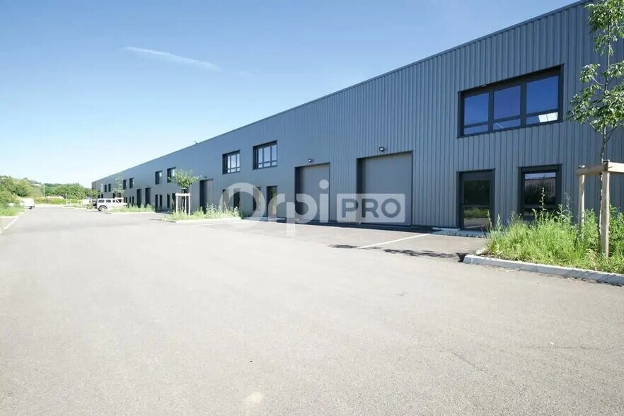 225 B Avenue Des Marronniers, Bourgoin-Jallieu à louer - Photo de l’immeuble – Image 3 sur 9
