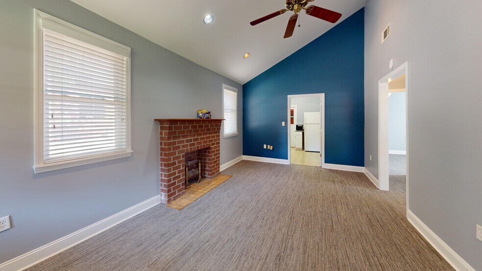 1684 Prince Ave, Athens, GA à louer - Photo de l’immeuble – Image 2 sur 8