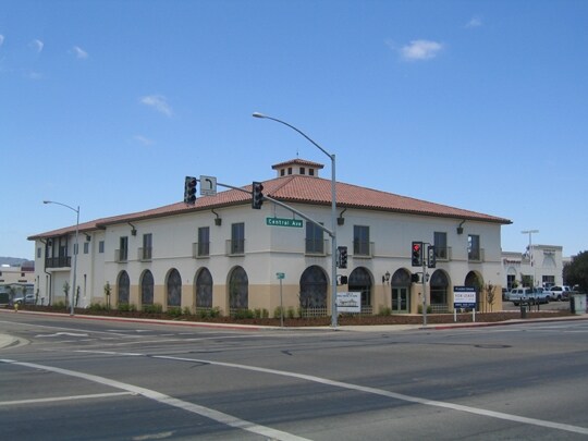 425 W Central Ave, Lompoc, CA à louer Photo principale– Image 1 sur 4