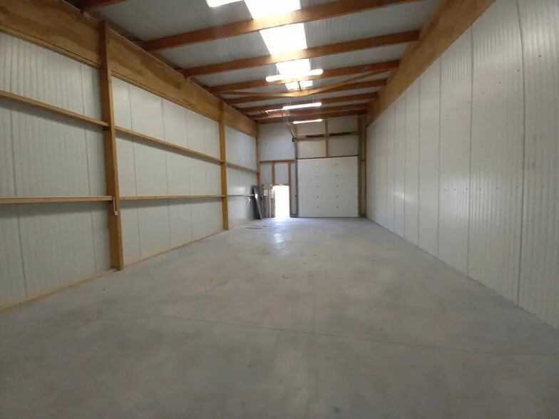 Local d’activités dans Saint-André-sur-Orne à louer - Photo de l’immeuble – Image 3 sur 5