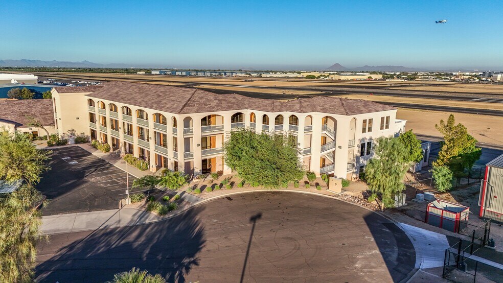 2550 N Thunderbird Cir, Mesa, AZ à louer - Photo de l’immeuble – Image 2 sur 51