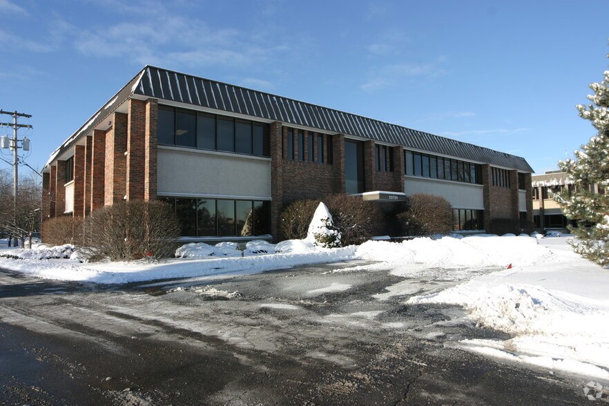 23725 Northwestern Hwy, Southfield, MI à vendre - Photo de l’immeuble – Image 2 sur 5