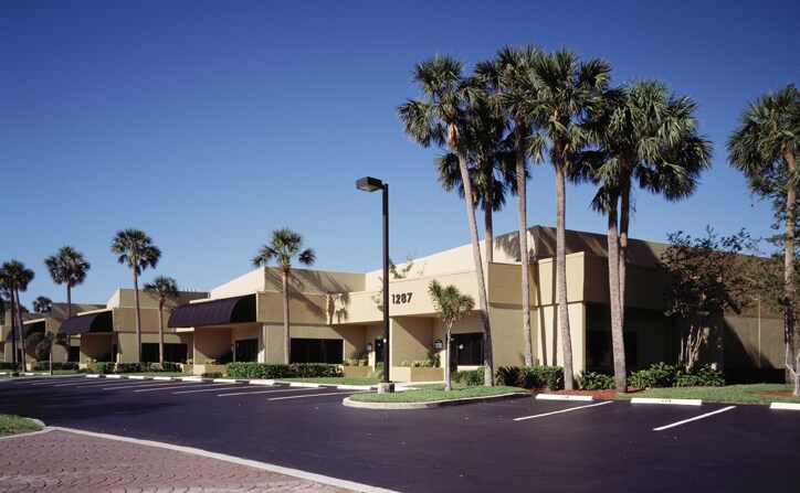 1287 E Newport Center Dr, Deerfield Beach, FL à louer - Photo principale – Image 3 sur 7