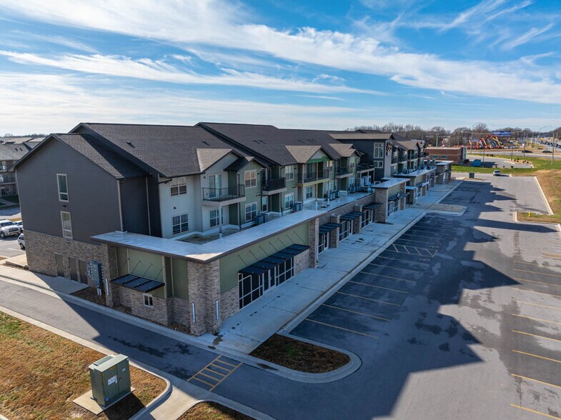 3443 E Old Stone Ave, Republic, MO à louer - Photo de l’immeuble – Image 3 sur 6