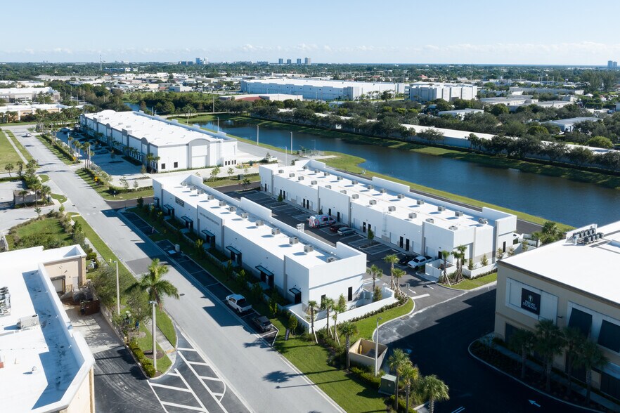 230 N Congress, Lake Park, FL à louer - Photo de l’immeuble – Image 3 sur 40