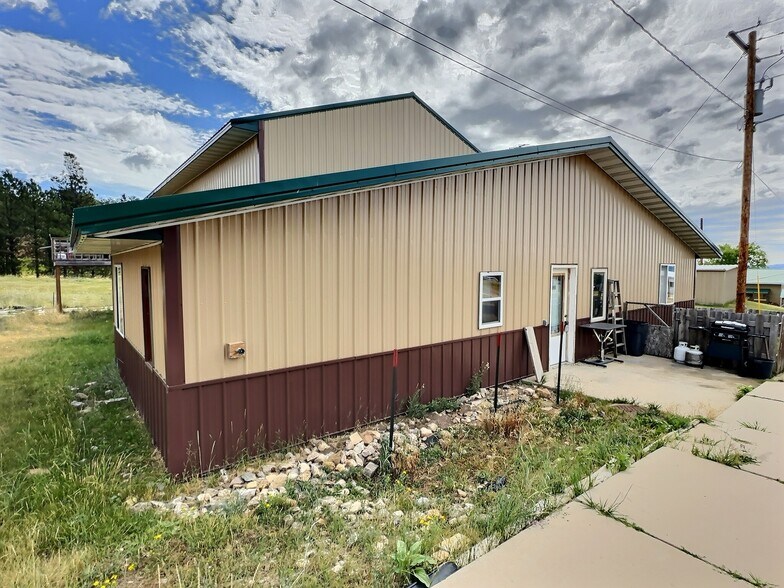 130 Commercial Ln, Sundance, WY à vendre - Photo de l’immeuble – Image 3 sur 26