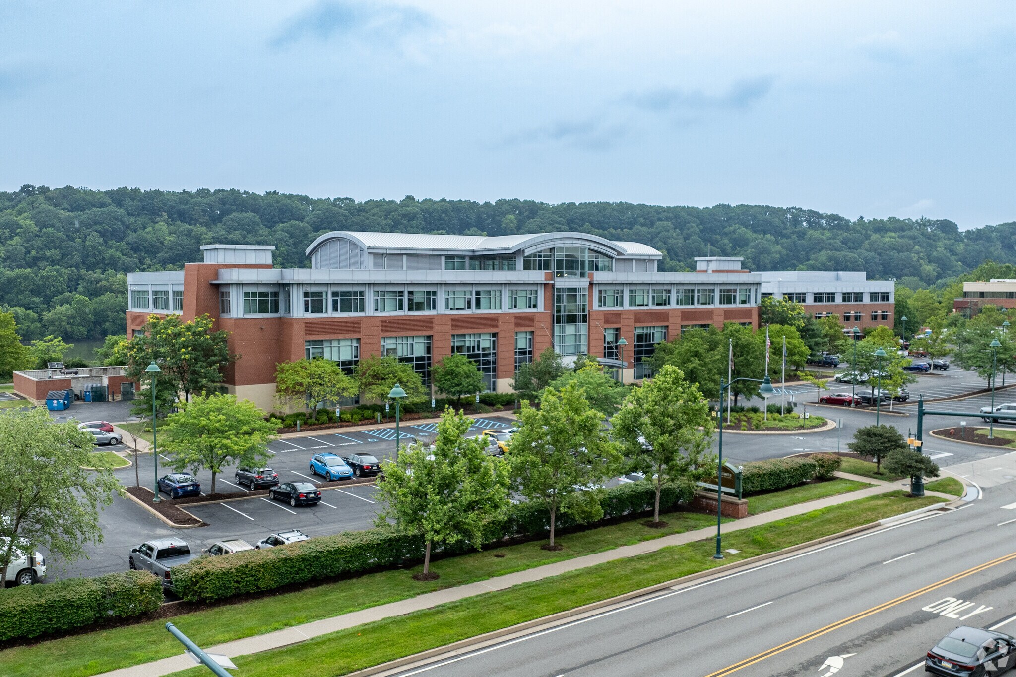385 E Waterfront Dr, Homestead, PA à louer Photo de l’immeuble– Image 1 sur 12
