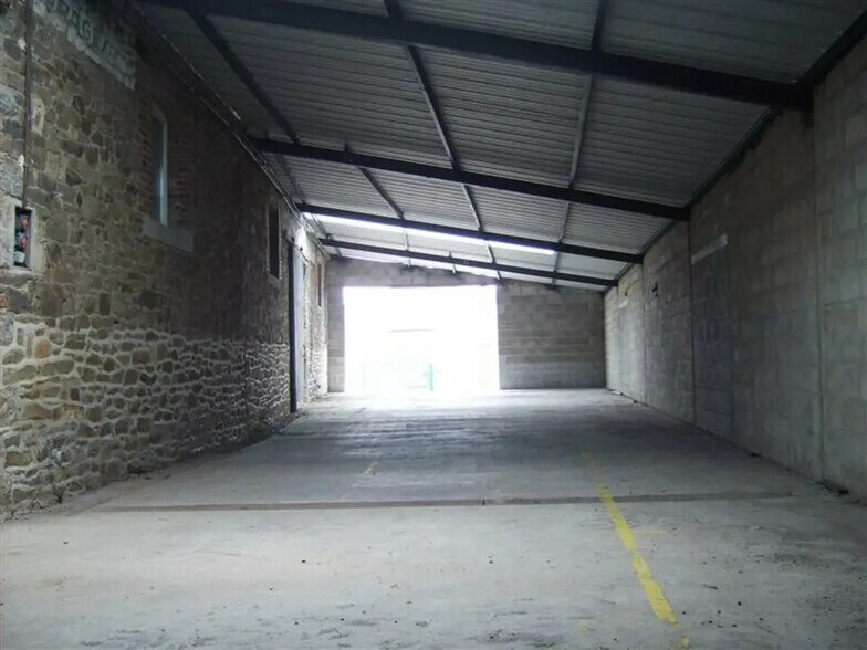 Local d’activités dans Yffiniac à louer - Photo de l’immeuble – Image 2 sur 2