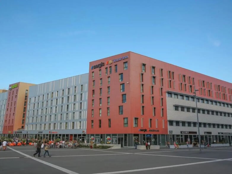 243 Boulevard De Tournai, Villeneuve-d'Ascq à louer - Photo de l’immeuble – Image 1 sur 5