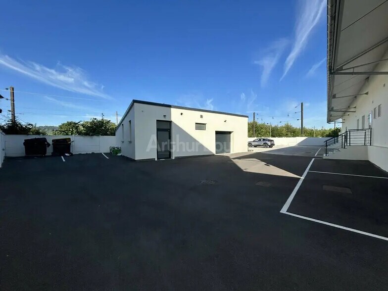 Local d’activités dans Longeville-lès-Metz à louer - Photo de l’immeuble – Image 1 sur 12