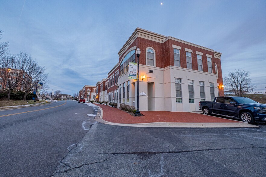 101-201 Centennial St, La Plata, MD à vendre - Photo de l’immeuble – Image 3 sur 8