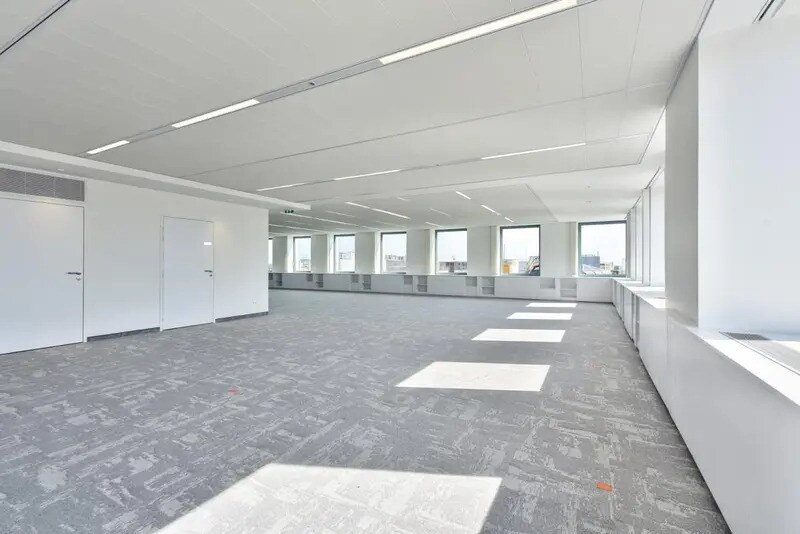 2 Rue Stephenson, Montigny-le-Bretonneux à louer - Photo de l’immeuble – Image 3 sur 9