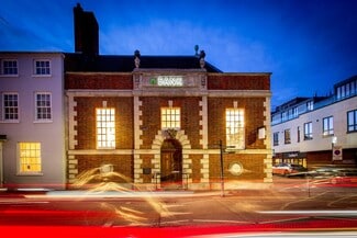Plus de détails pour 26-28 High Street, Warwick - Bureau à louer